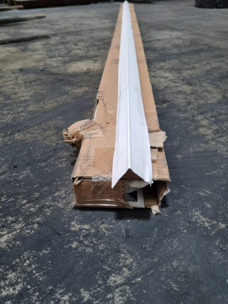 New White PVC Corner Trim / Angle Bead