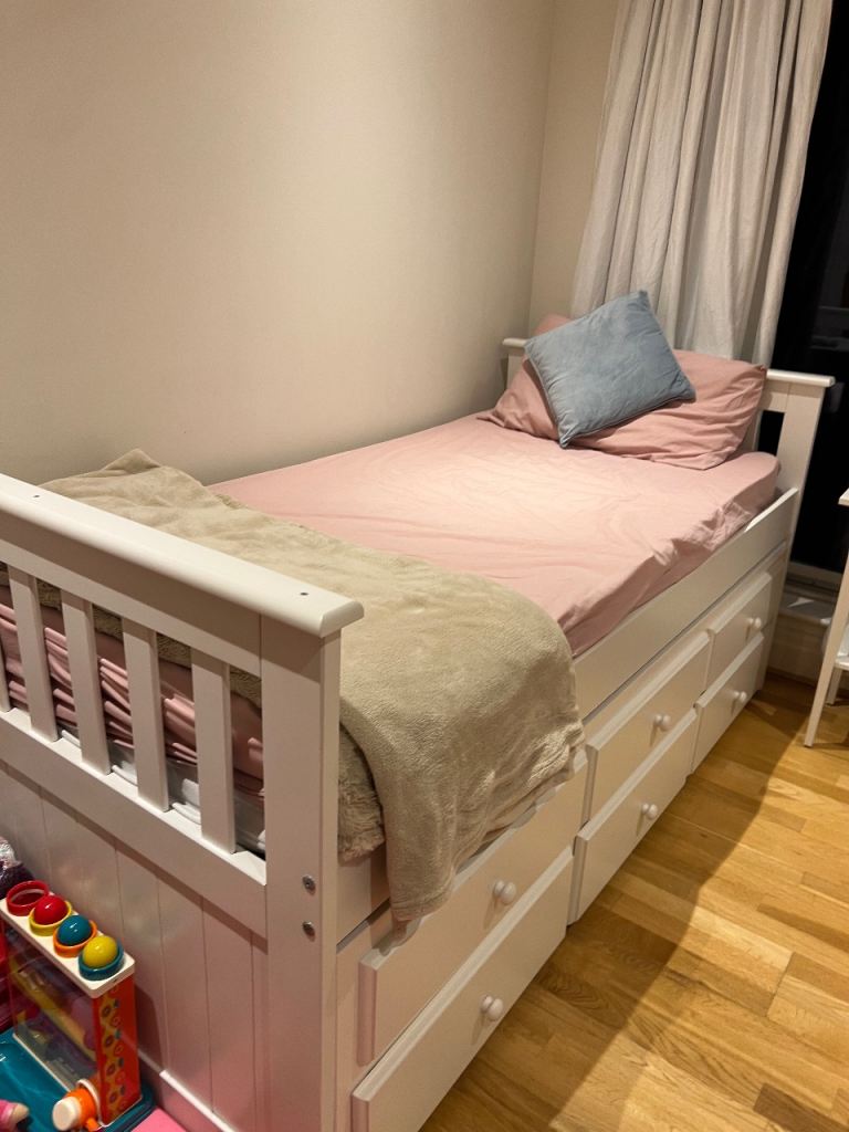 Single bed with Trundle Bed/storage and 3 storage drawers