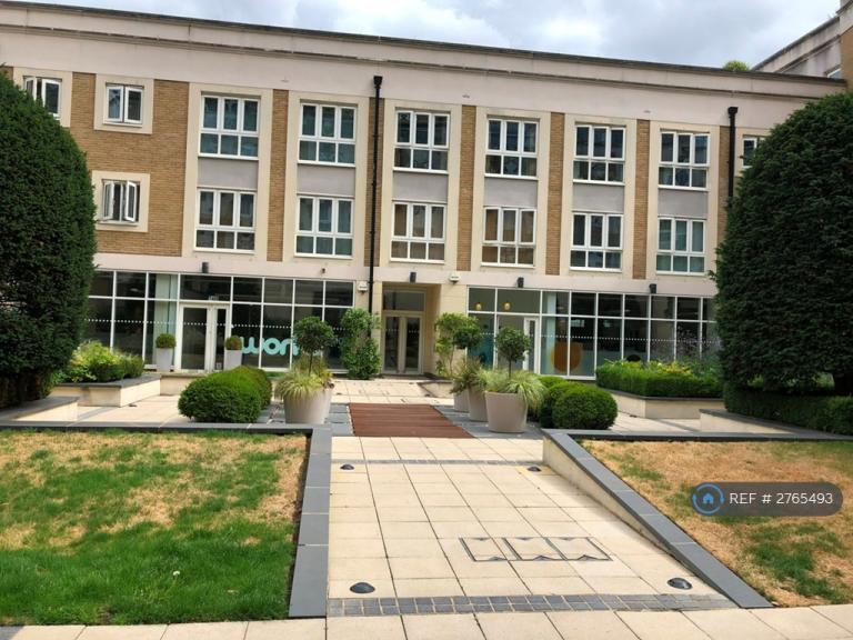 2 bedroom flat in Castle Court, London, SW15 (2 bed) (#2765493)