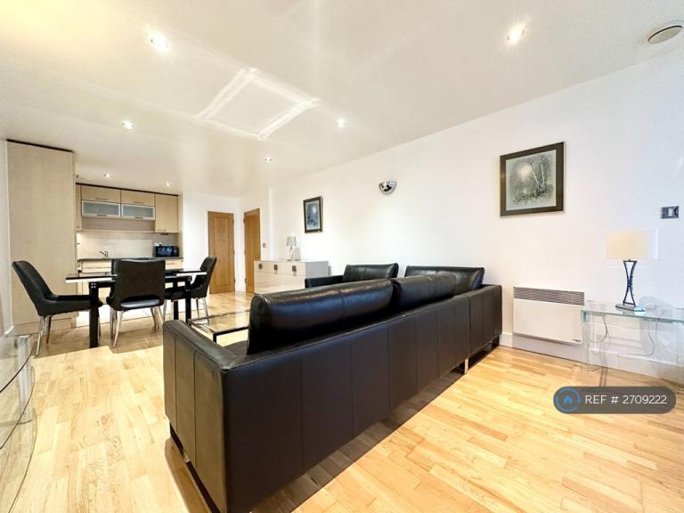 1 bedroom flat in Marmara Apartments, London, E16 (1 bed) (#2709222)