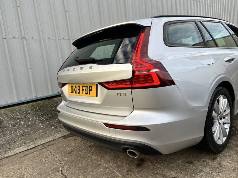VOLVO V60 2.0 Momentum Plus D3 Silver Manual Diesel 2019