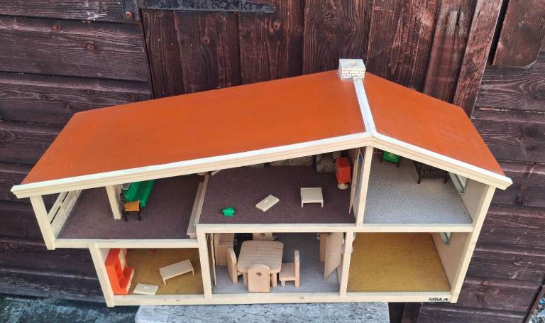 Doll House 