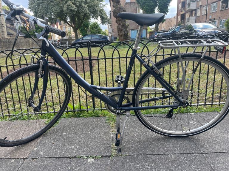 Lovely 6speeds 700C wheel size bike in good condition  Everything works 