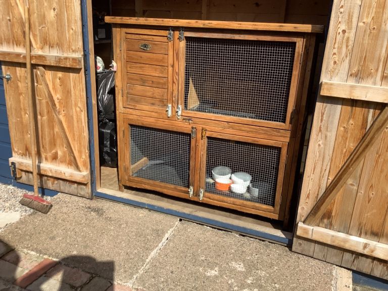 Rabbit hutch large 