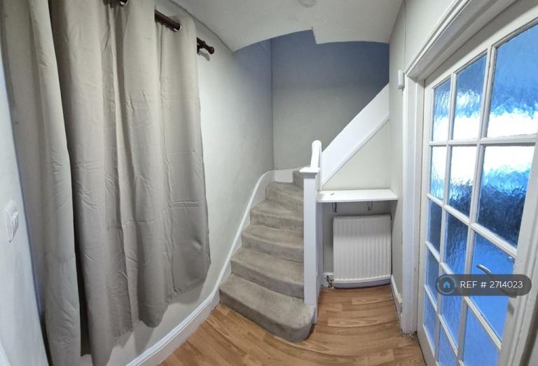 1 bedroom in Princes Park Lane, Hayes, UB3 (#2714023)