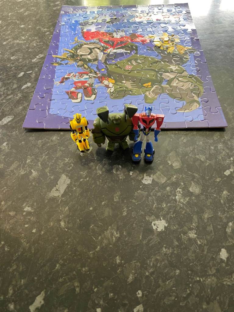 Transformer jigsaw & 3 figures very good condition