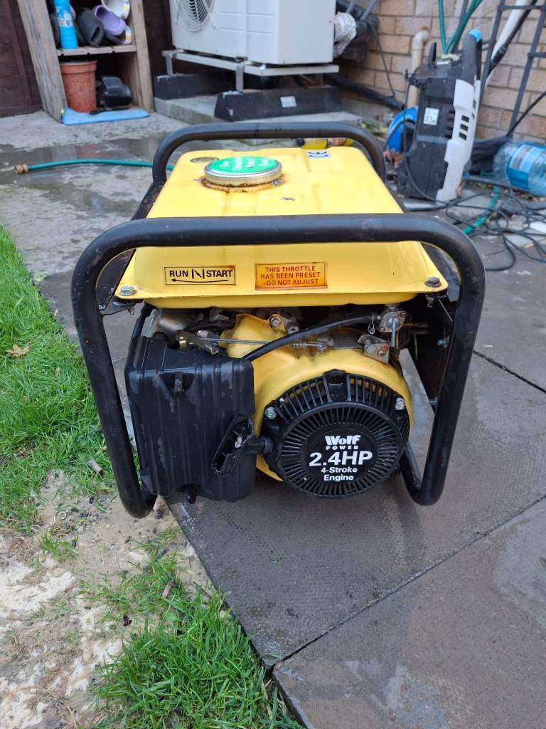 Petrol generator 