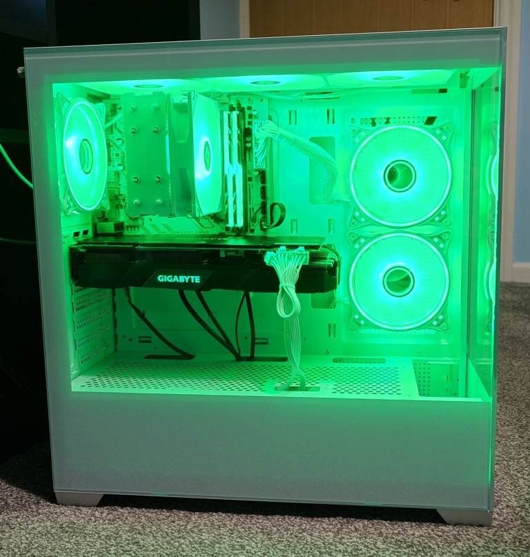 White Custom Gaming PC | RTX 2070 S 8GB | Ryzen 7 2700x | 16GB RAM | 512GB NVME SSD | Win 11 Pro