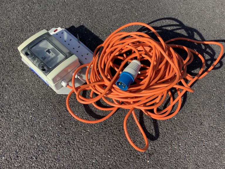 Mains electric hook up cable