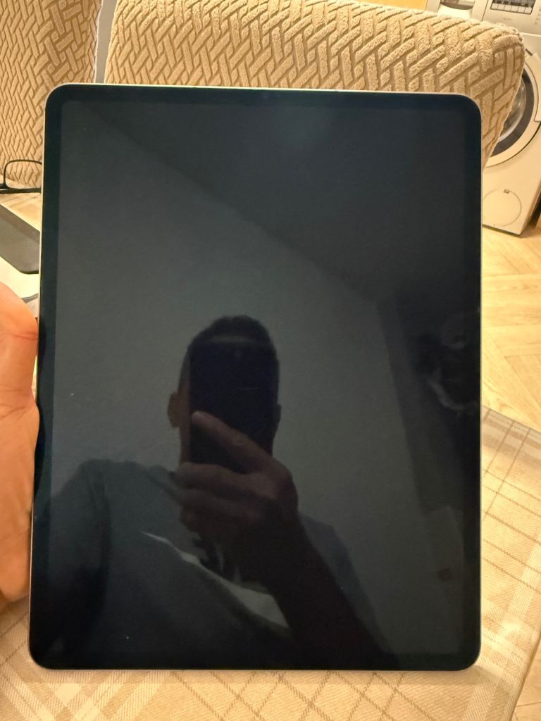 Apple iPad Pro 12.9-inch (6th Gen) 128GB – Space Grey, As Good As New