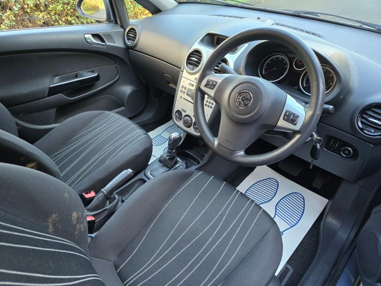 VAUXHALL CORSA 1.4 16v (A/C) EXCLUSIV - AUTOMATIC - 5 DOOR - SILVER *LOW MILES*