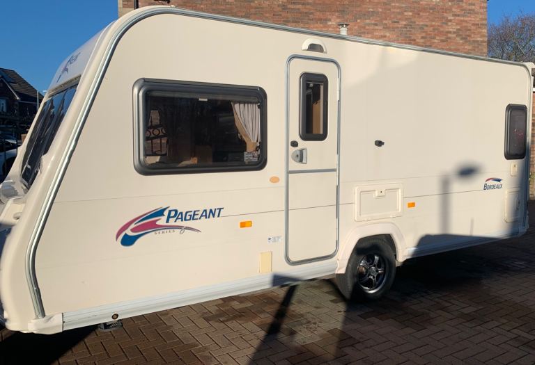 Bailey pageant Bordeaux 2008 4 berth caravan with fixed bed 