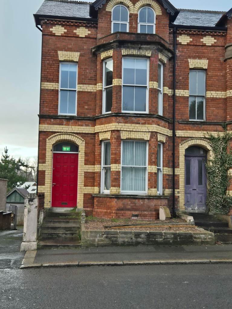 26 Victoria Street, Armagh, BT61 9DT – 7 Bedroom HMO (All Utilities Included)