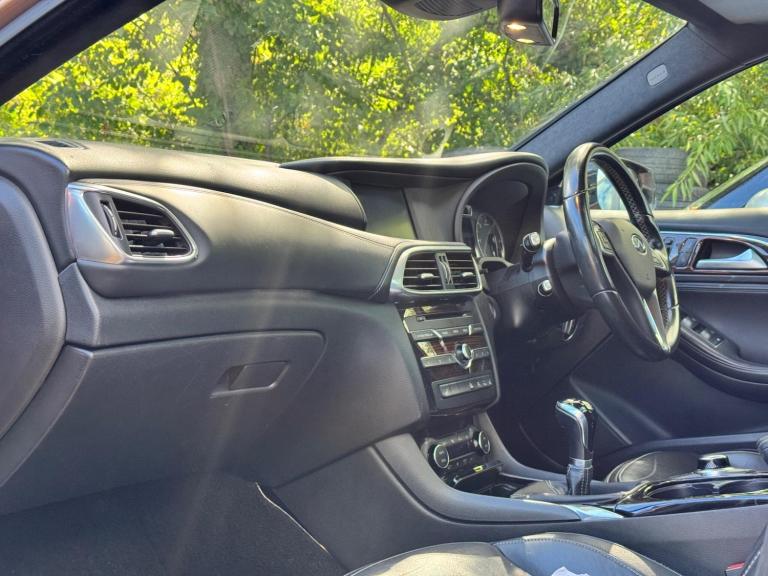 2016 Infiniti Q30 1.5d Premium Tech Euro 6 (s/s) 5dr HATCHBACK Diesel Manual