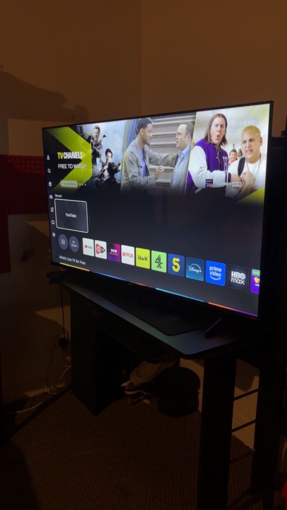 Hisense Smart TV 55 inch – Excellent Condition, Clear Picture