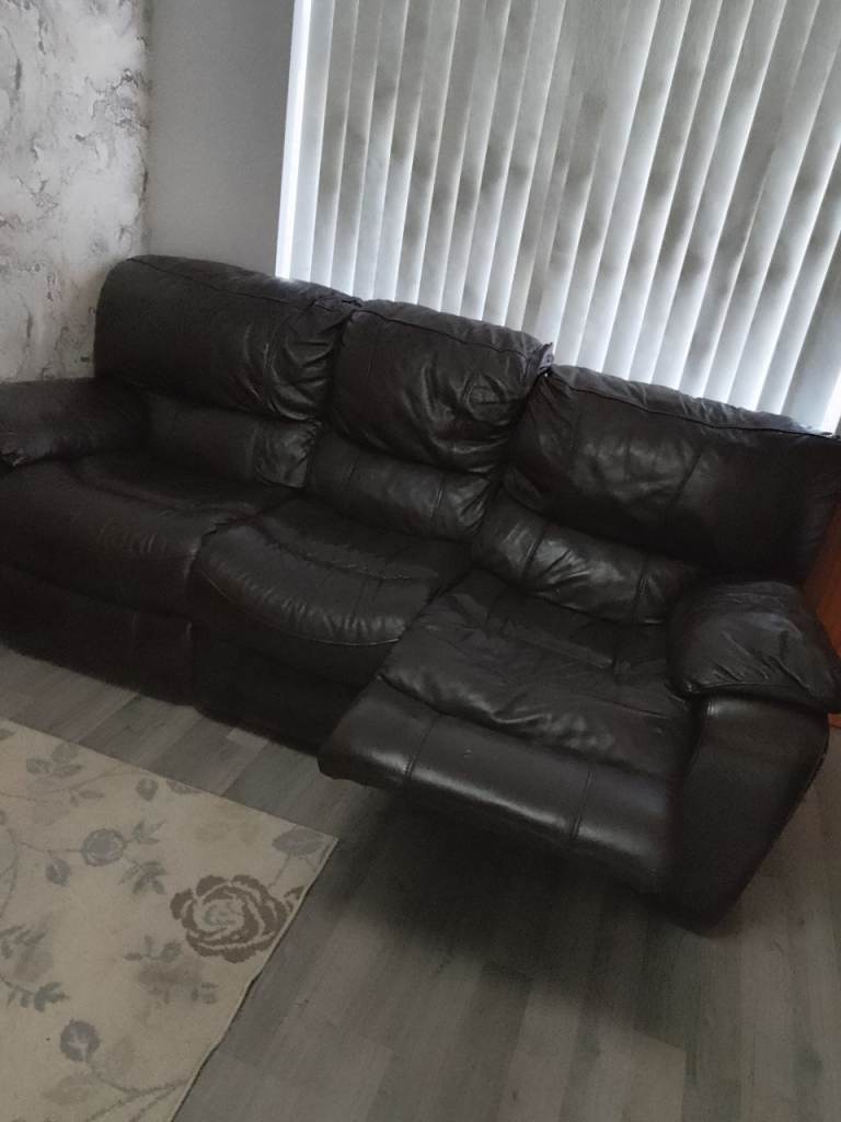 Comfortable Brown Leather Recliner Sofa – Good Condition
