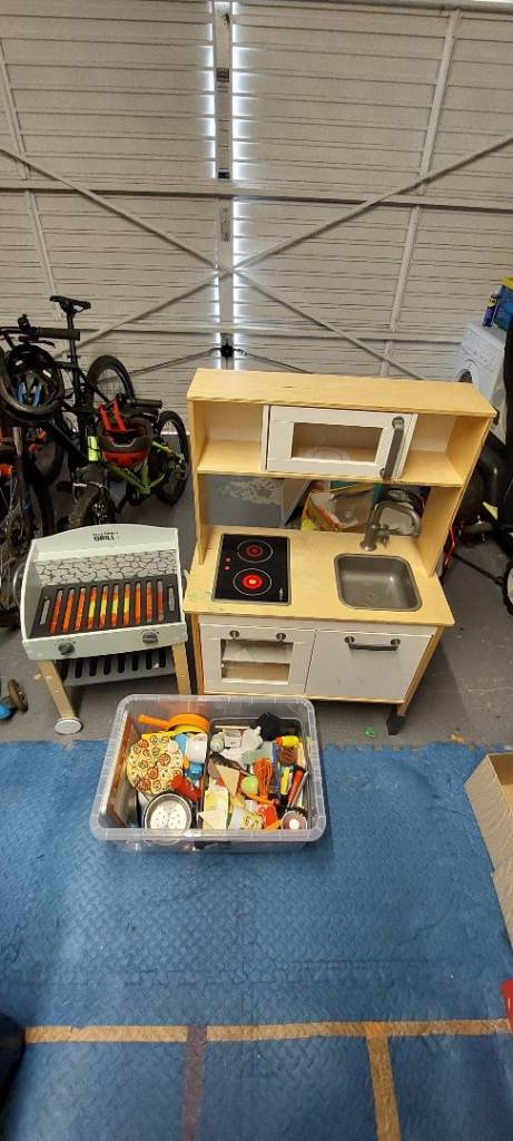Play Kitchen, BBQ and equipment