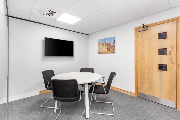 Birmingham - B45 9AH \ Productive Team Workspace with 4 Workstations