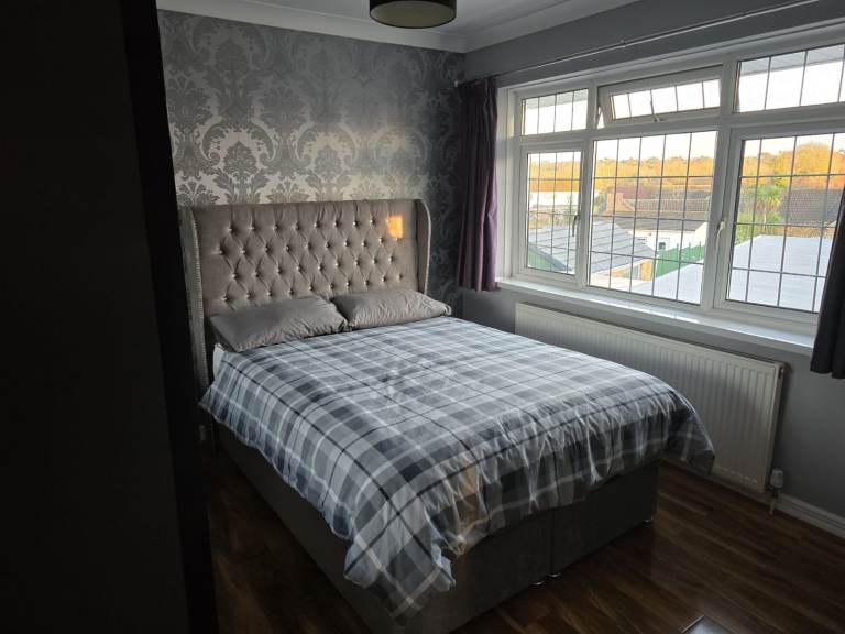 Double Room to Rent £650 – Maidenhead, Professionals & Students)