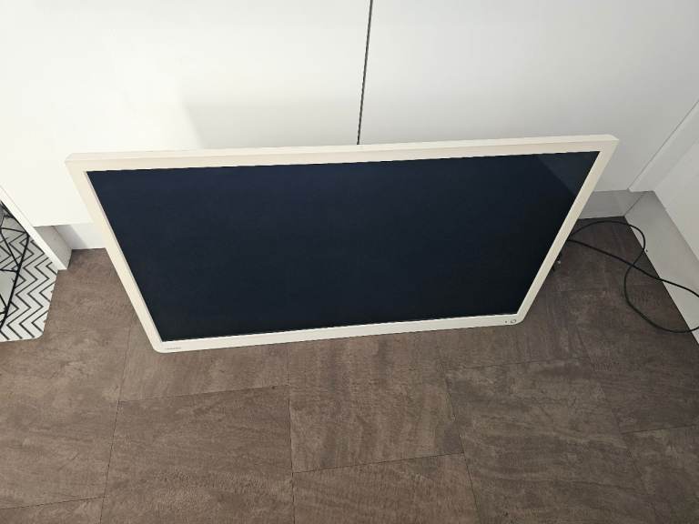 Toshiba LCD 32-inch White TV/DVD Combo