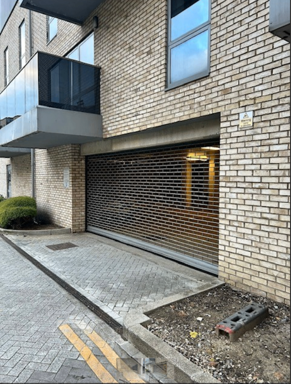 Large parking space to rent 