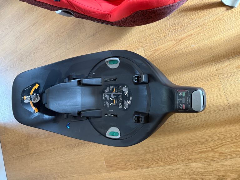 Cybex Cloud Z i-Size Rotating Car Seat, with base