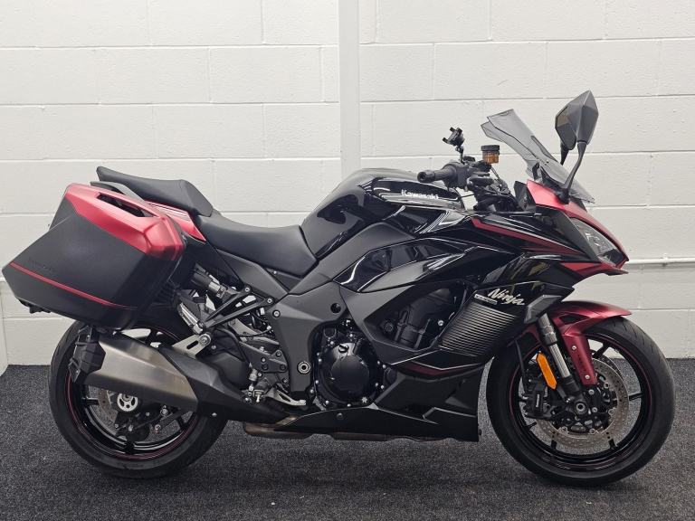 KAWASAKI NINJA 1000SX ** PANNIERS - HEATED GRIPS - MARCH 27 MOT **