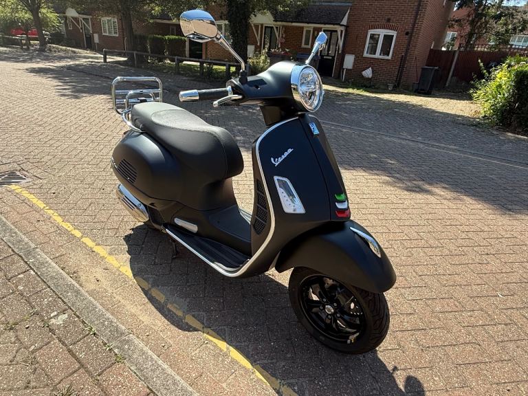 2024 Piaggio Vespa GTS 125 Supertech
