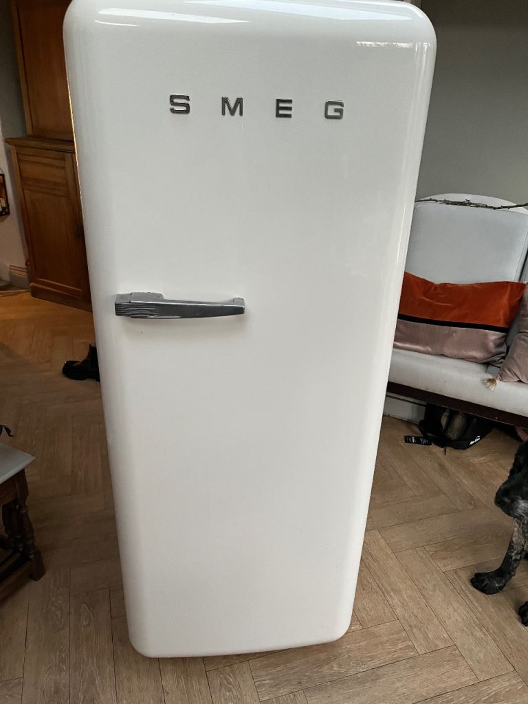 Smeg fridge freezer-white