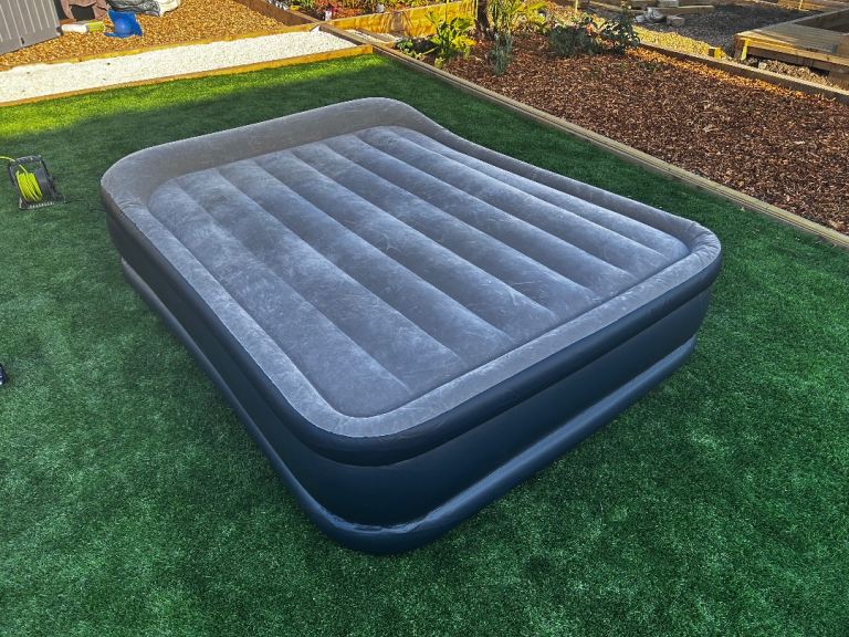Intex queen size air bed