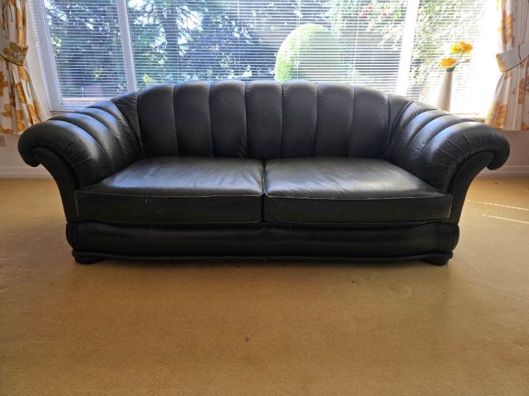 Leather Sofa Green in good condition FREE local delivery Hull 