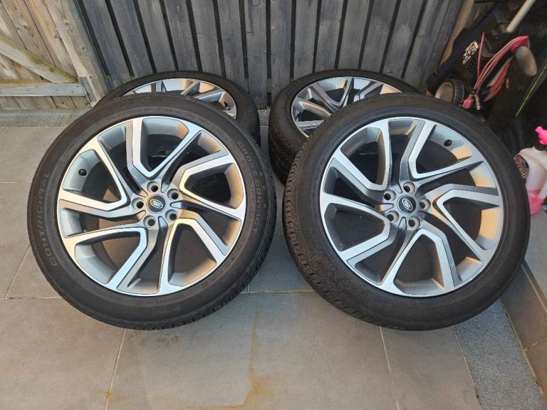 Genuine Range Rover Sport Style 5085 21-inch alloy wheel fitted with a Continental CrossContact tyre