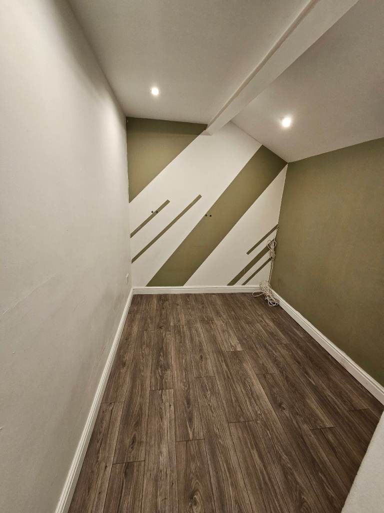 2 bedroom flat to let/ low rent