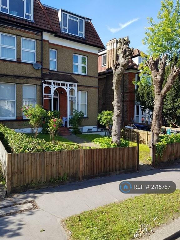 1 bedroom flat in Howden Rd, London, SE25 (1 bed) (#2716757)