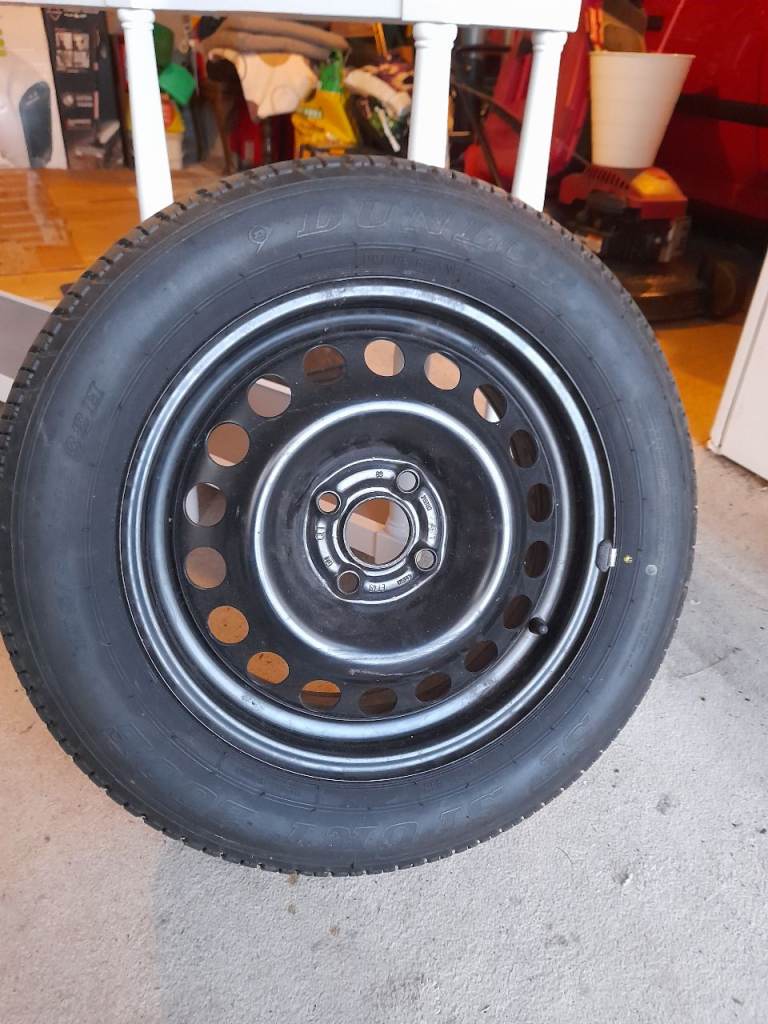 unused DUNLOP 195 x 60R15 88H tyre & wheel