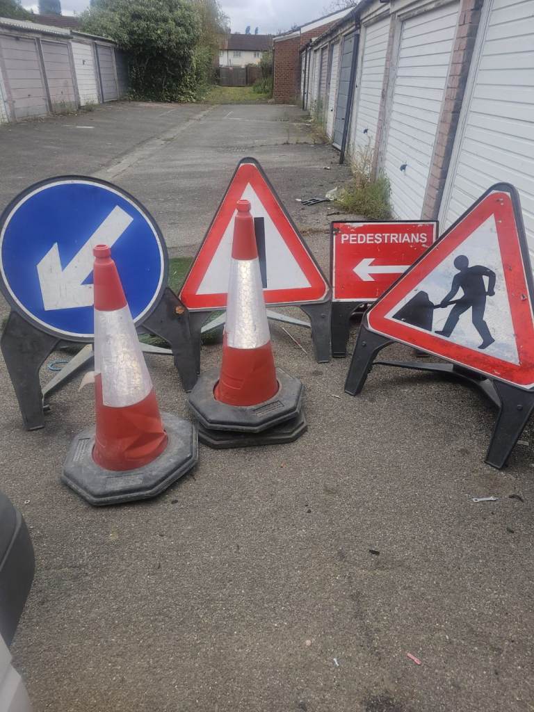 Road work safety sign 