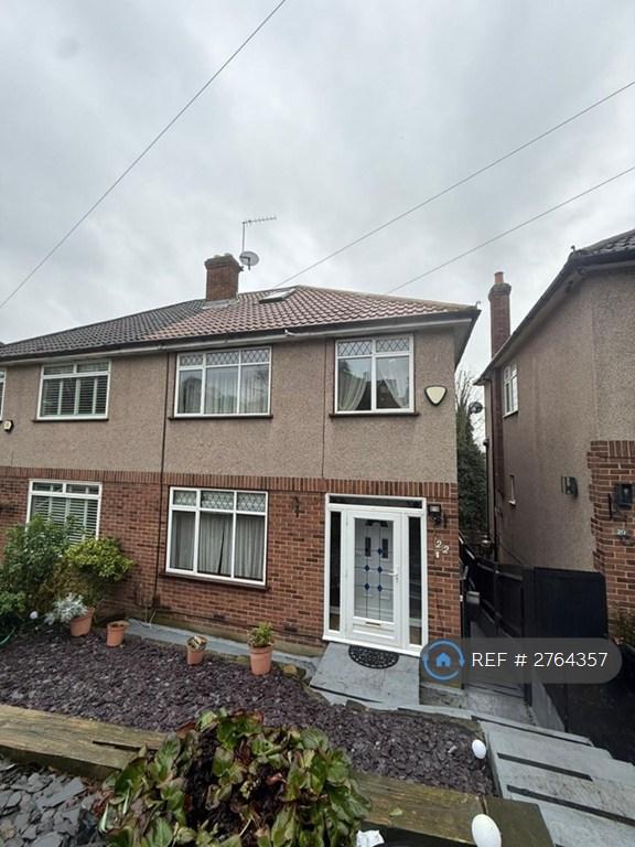 3 bedroom house in Broom Mead, Bexleyheath, DA6 (3 bed) (#2764357)