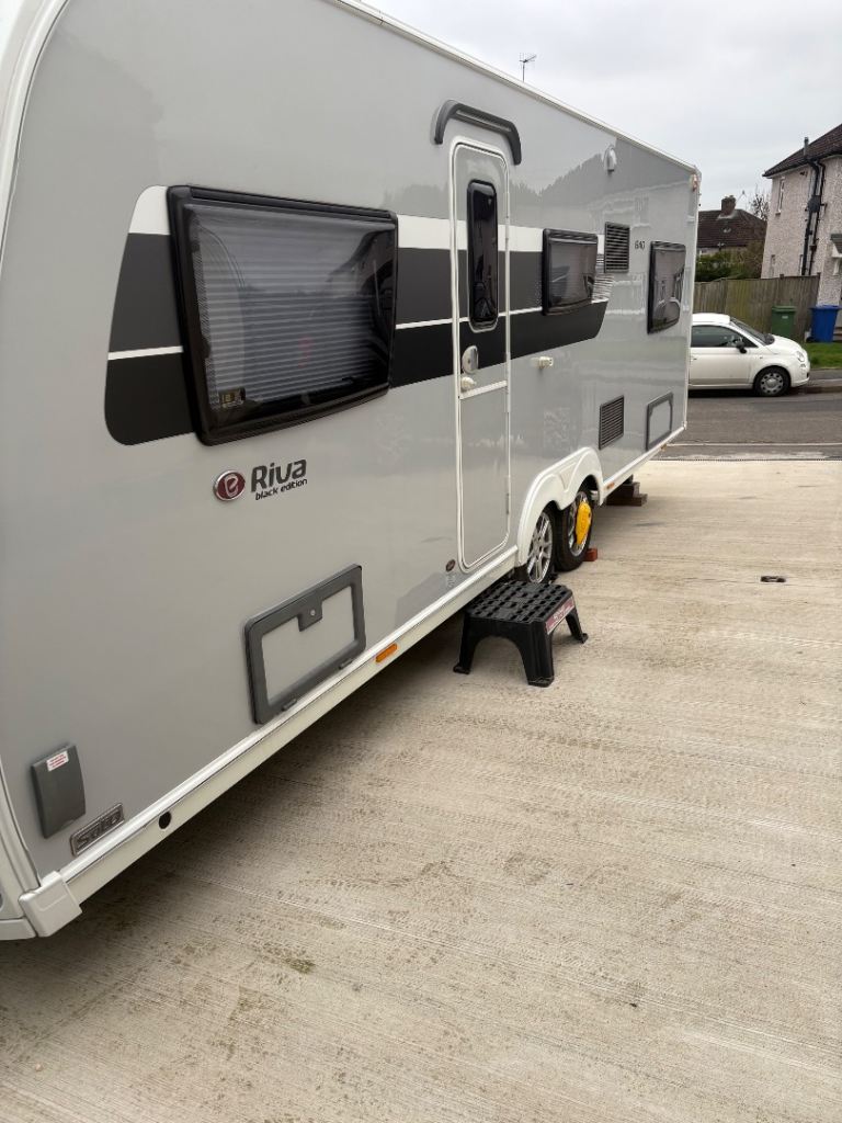 Elddis 840 Riva Black Edition 6 berth twin axel