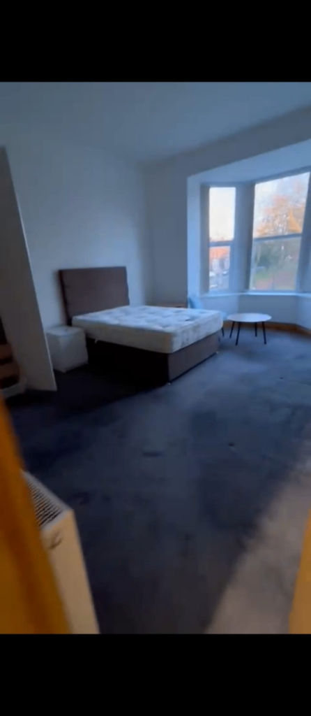Spacious & Cosy En-suite Room for Rent – BL9 5DF