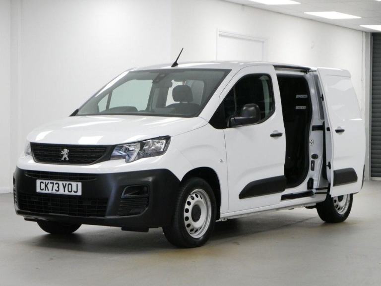 73 PEUGEOT PARTNER 1.5 BLUEHDI 100 BHP LONG PROFESSIONAL PREMIUM + 5 SEAT CREW