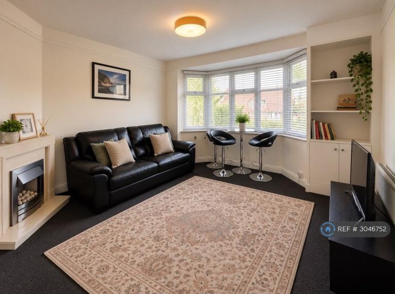 2 bedroom flat in Abercorn Close, London, NW7 (2 bed) (#3046752)