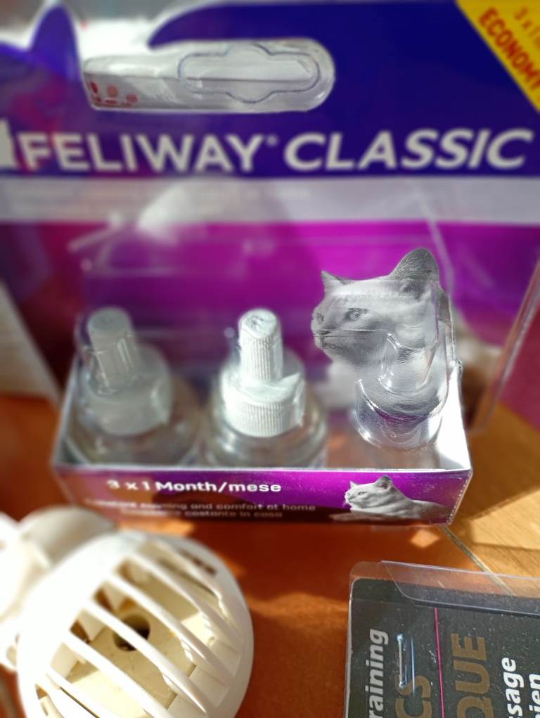Cat Feliway Classic calm diffuser x2 and plug in socket 
