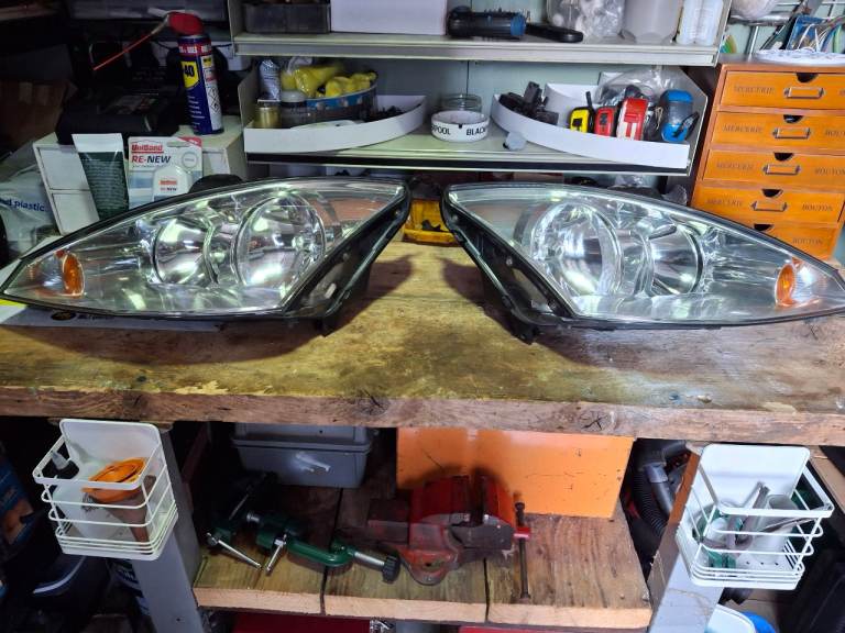 Ford focus headlights