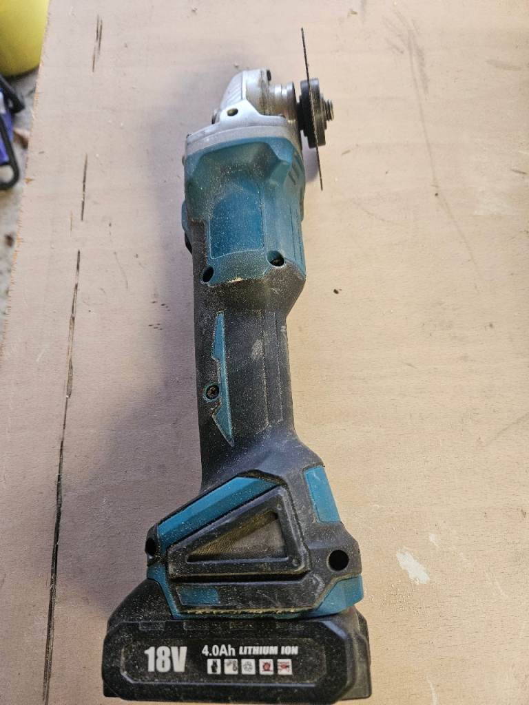 Cordless Angle Grinder 18V with Battery – Fair Condition