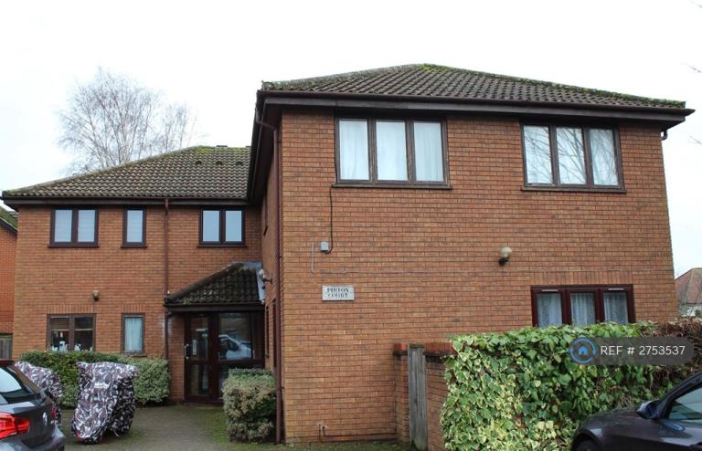 1 bedroom flat in Pirton Court, Hemel Hempstead, HP2 (1 bed) (#2753537)
