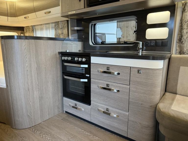 2022 HOBBY Prestige 720 kwfu 6 Berth fixed, bunkbeds, and double