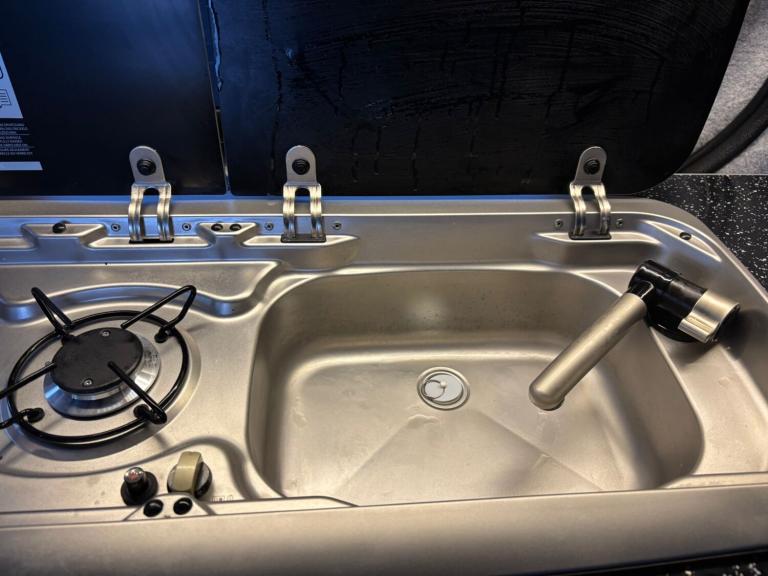 Vauxhall vivaro 2 berth camper 5 seats and 5 belts in good condition 