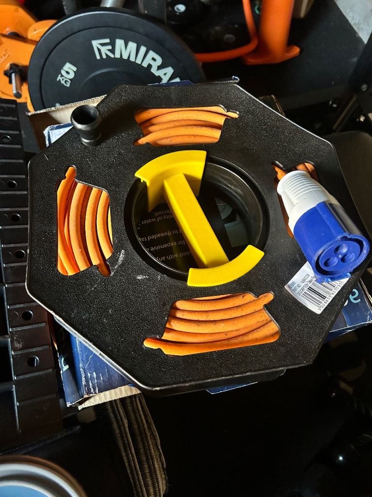 25m caravan hook up cable on roll