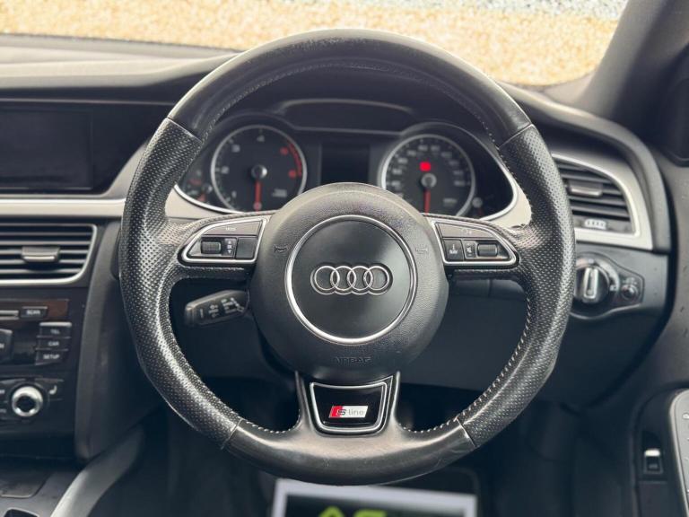 AUDI A4 AVANT 2.0 TDI S line quattro Euro 5 (s/s) 5dr 2015