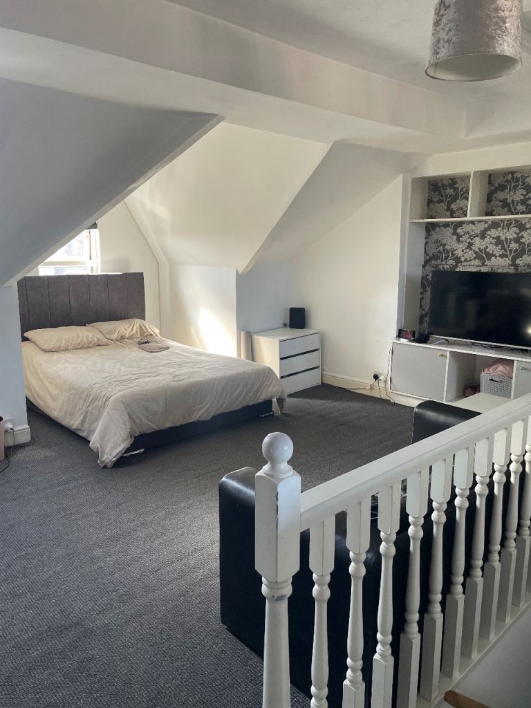 1-Bedroom studio flat